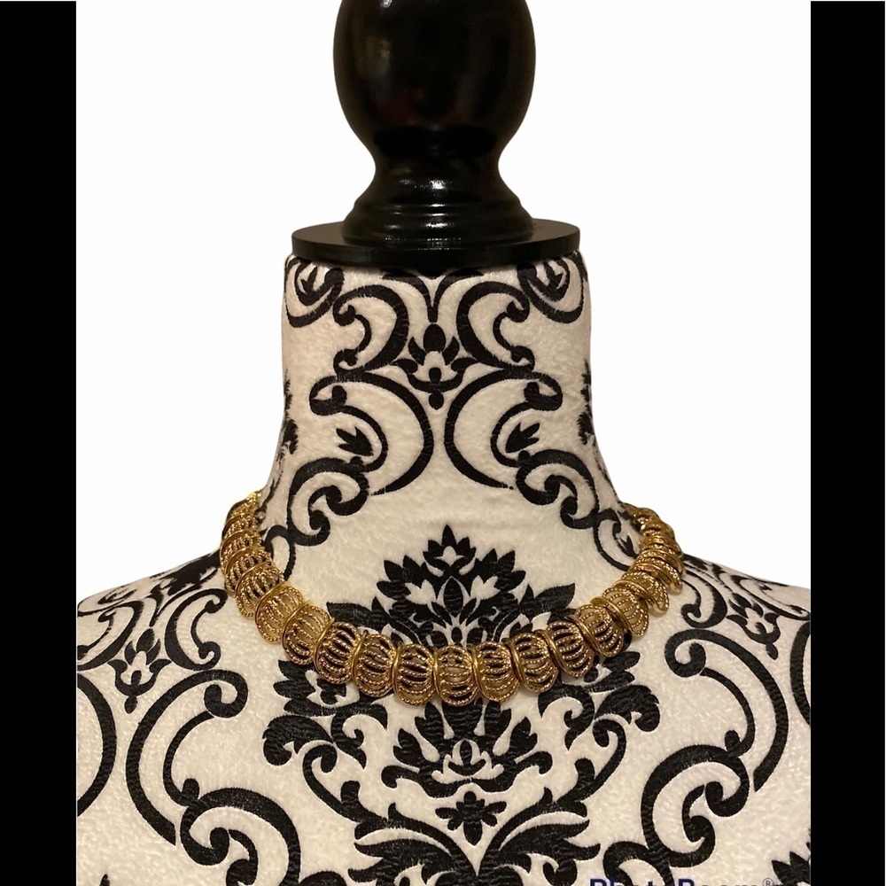 VINTAGE Dorlan flower petal chain necklace